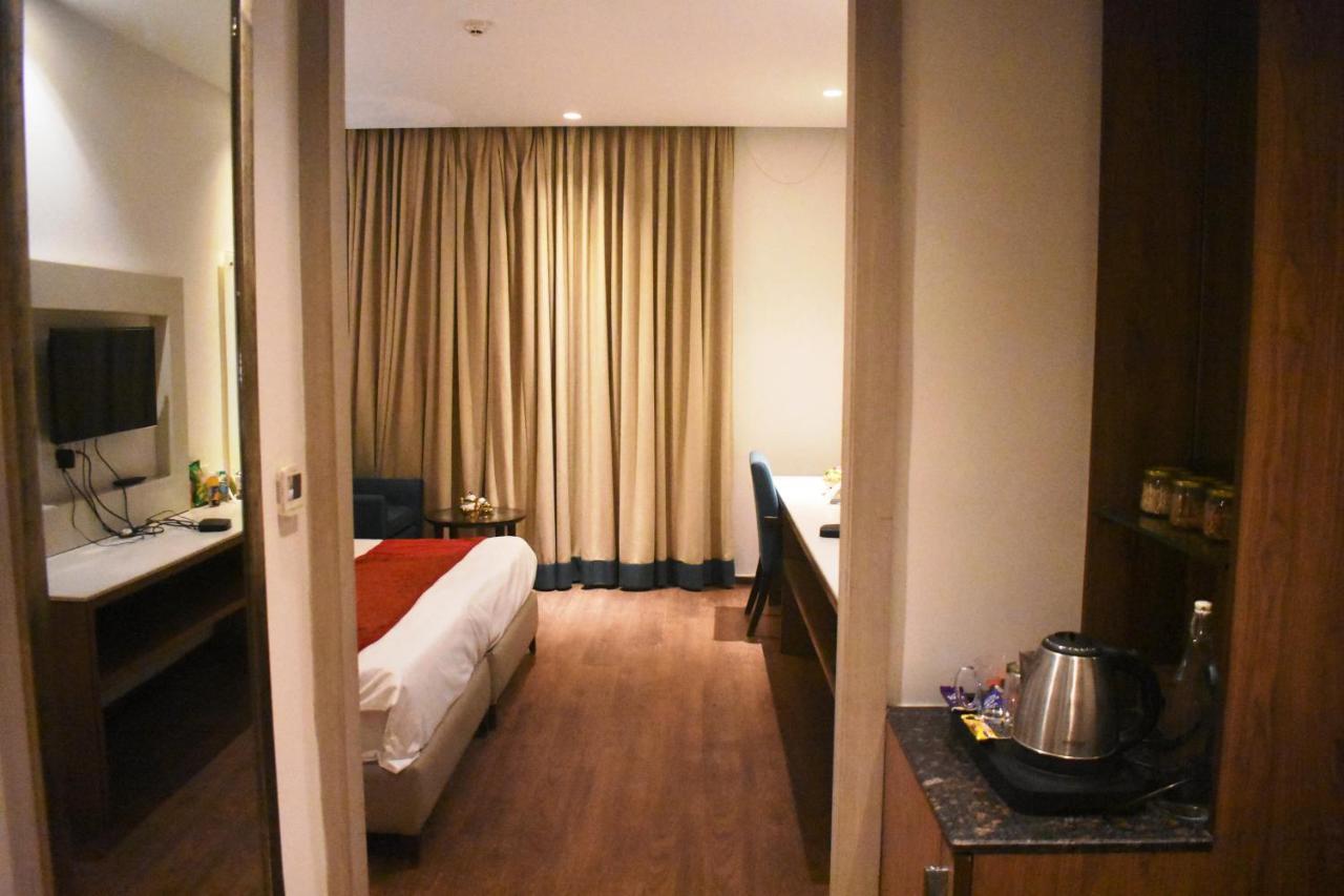 Lemonwood Suites By F9 Hotels - Trivoli Garden Chhatarpur New Delhi Eksteriør bilde
